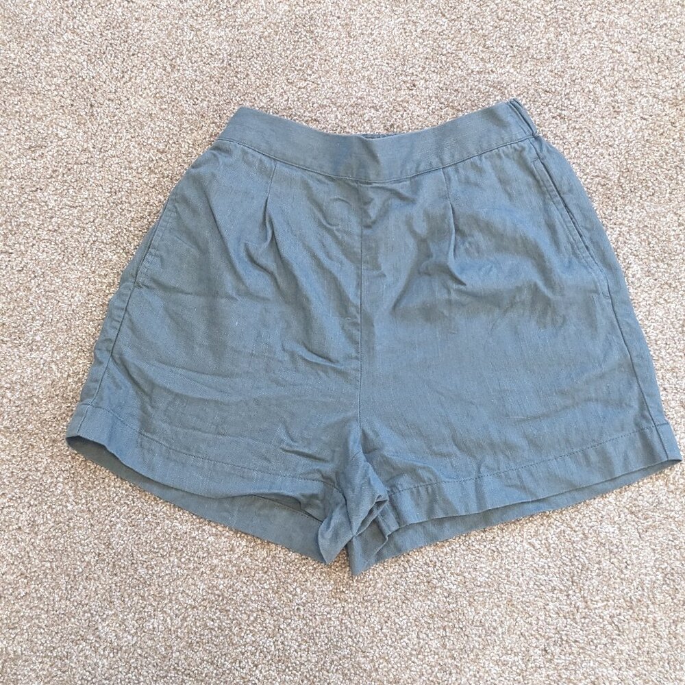 Clean Pull-on Shorts in Linen Cotton Blend